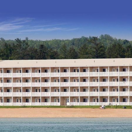 Mackinaw Beach And Bay Inn & Suites Mackinaw City Eksteriør billede