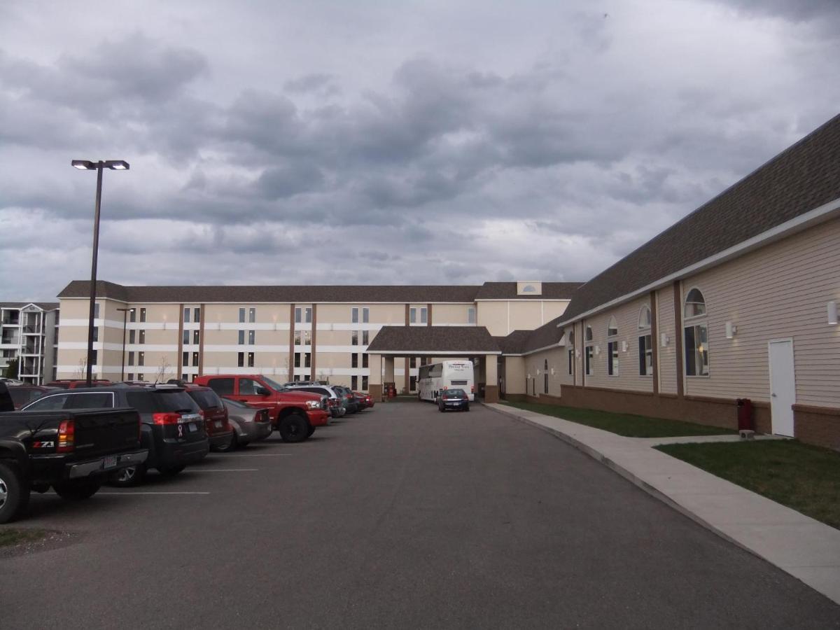 Mackinaw Beach And Bay Inn & Suites Mackinaw City Eksteriør billede