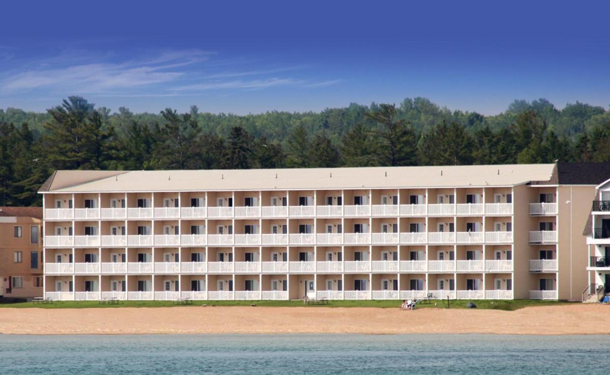 Mackinaw Beach And Bay Inn & Suites Mackinaw City Eksteriør billede