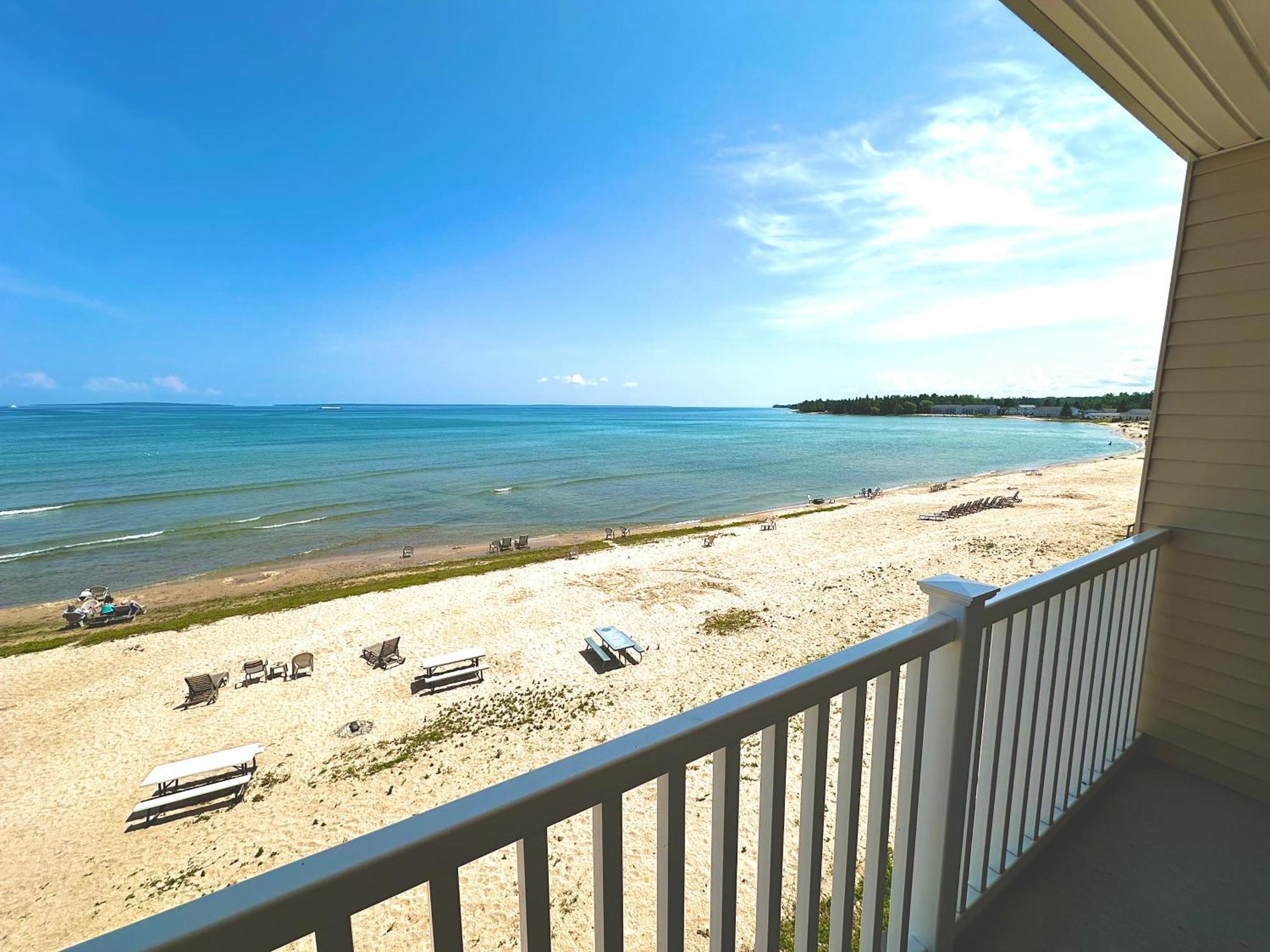 Mackinaw Beach And Bay Inn & Suites Mackinaw City Eksteriør billede