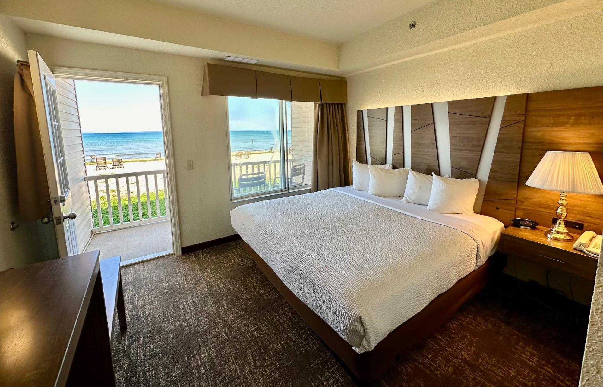 Mackinaw Beach And Bay Inn & Suites Mackinaw City Eksteriør billede