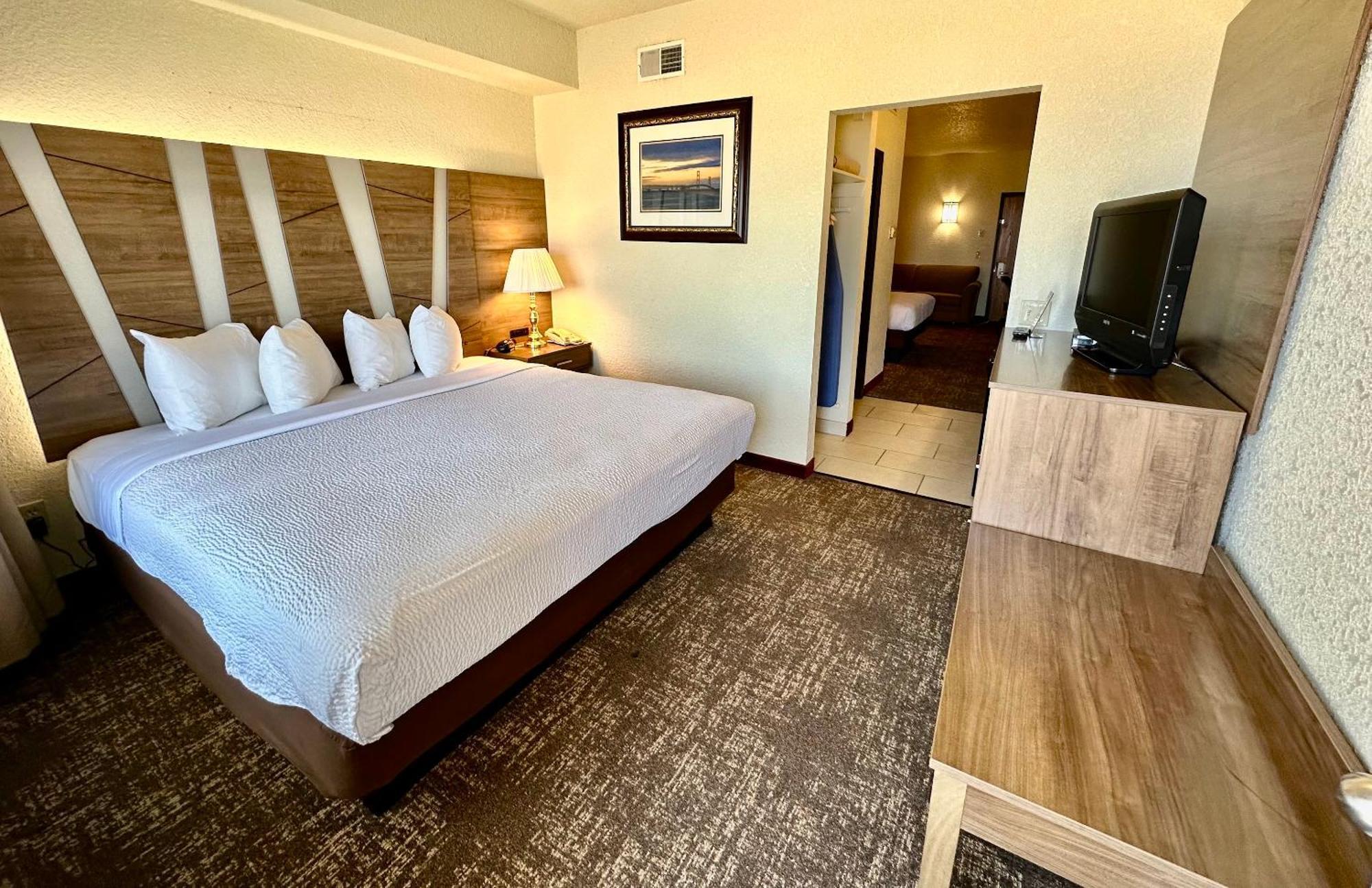 Mackinaw Beach And Bay Inn & Suites Mackinaw City Eksteriør billede