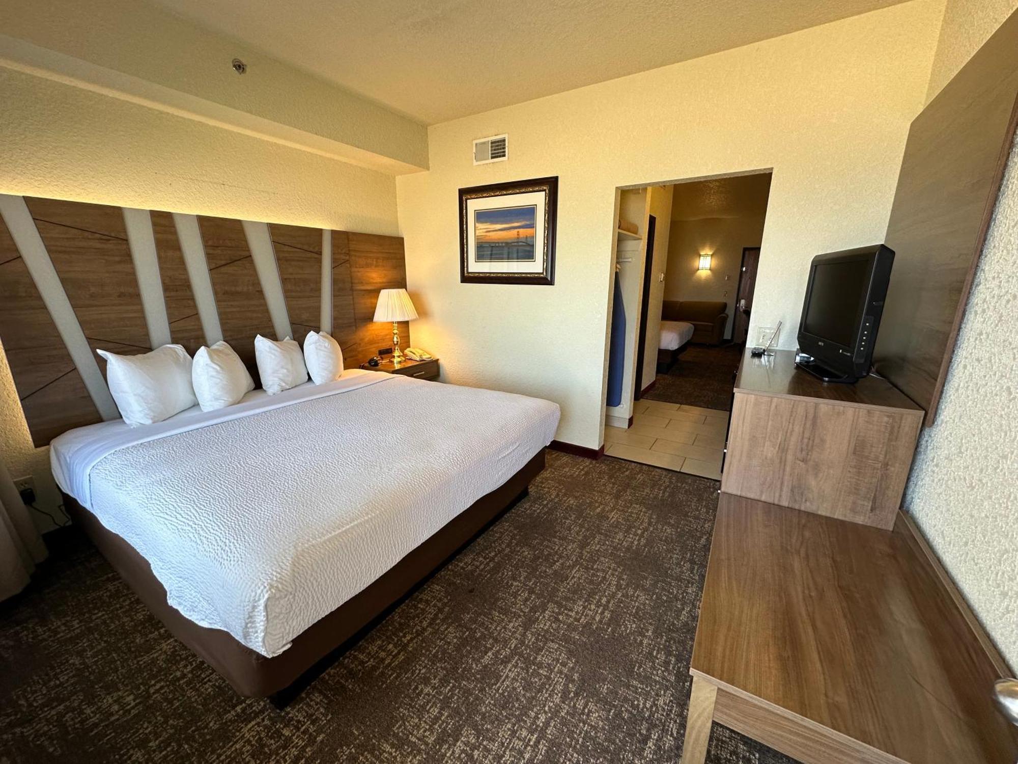 Mackinaw Beach And Bay Inn & Suites Mackinaw City Eksteriør billede