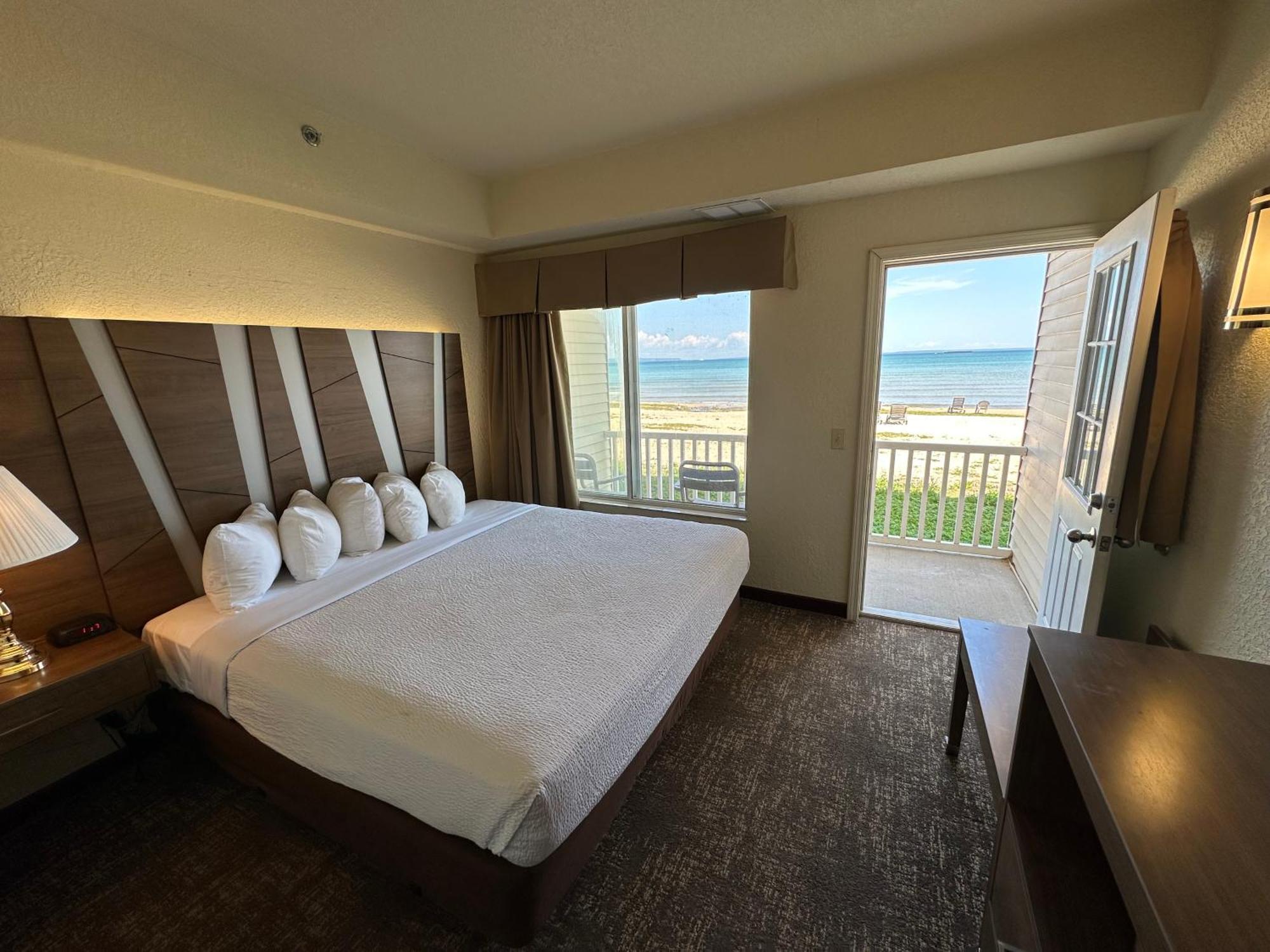 Mackinaw Beach And Bay Inn & Suites Mackinaw City Eksteriør billede