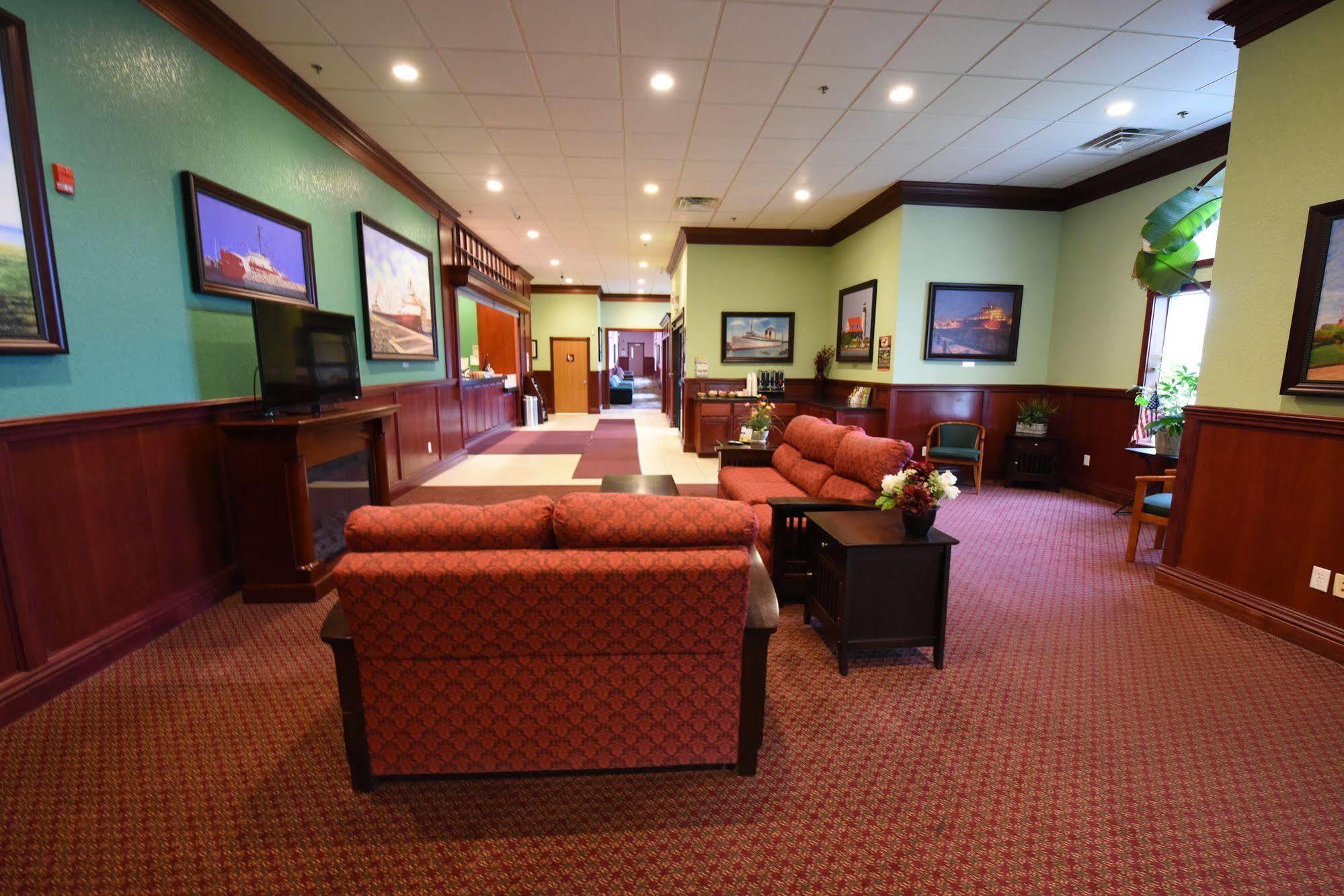 Mackinaw Beach And Bay Inn & Suites Mackinaw City Eksteriør billede