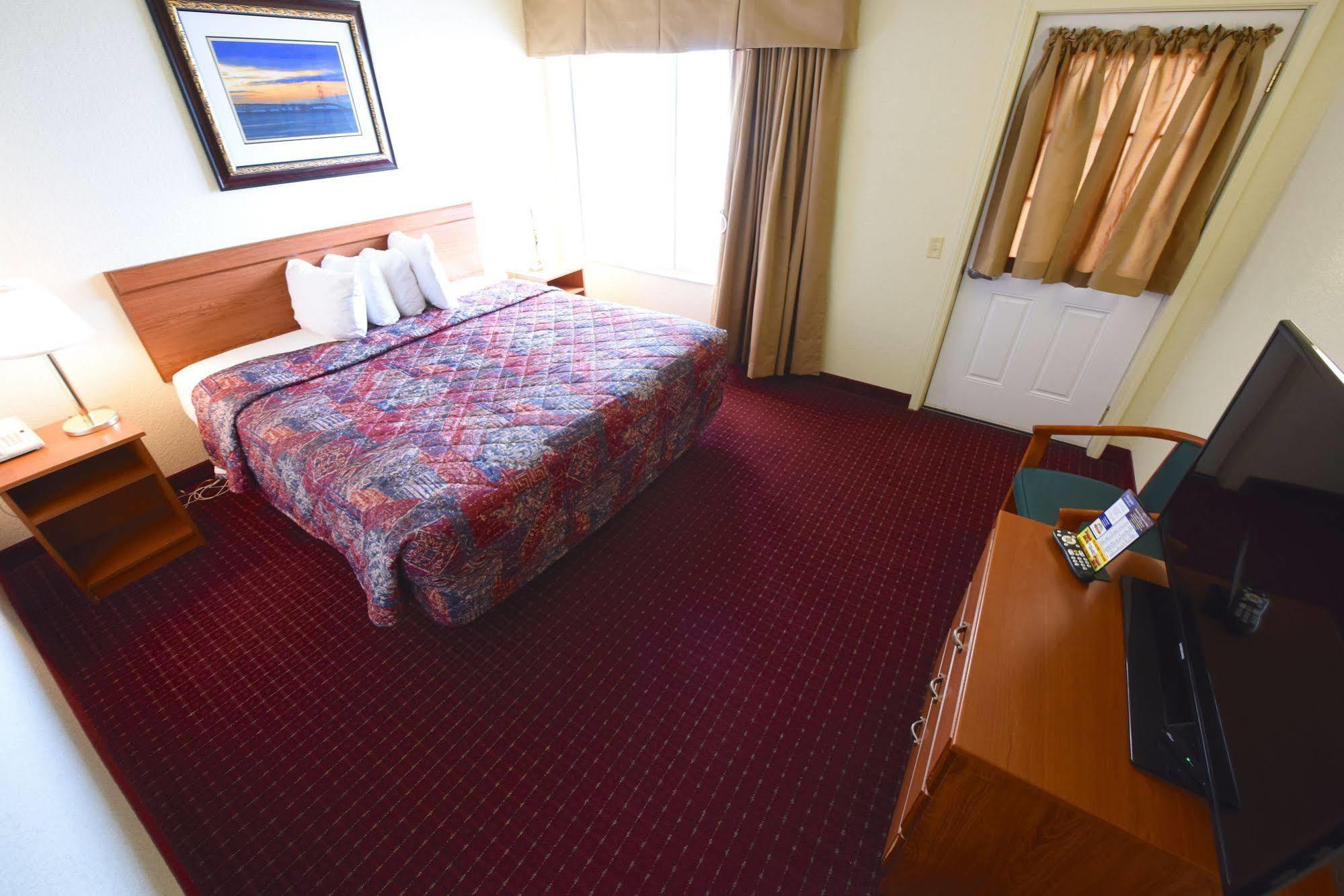Mackinaw Beach And Bay Inn & Suites Mackinaw City Eksteriør billede