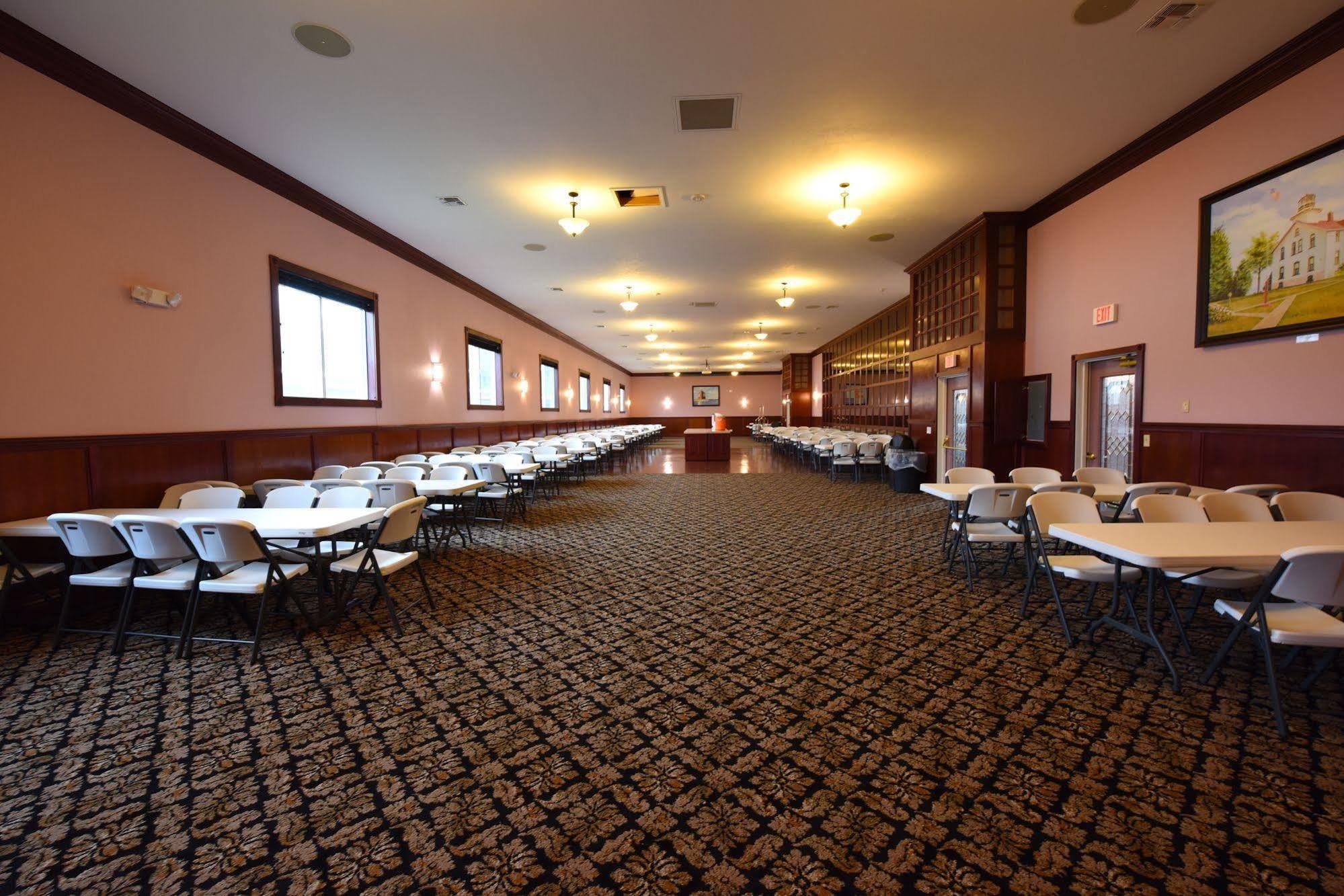 Mackinaw Beach And Bay Inn & Suites Mackinaw City Eksteriør billede
